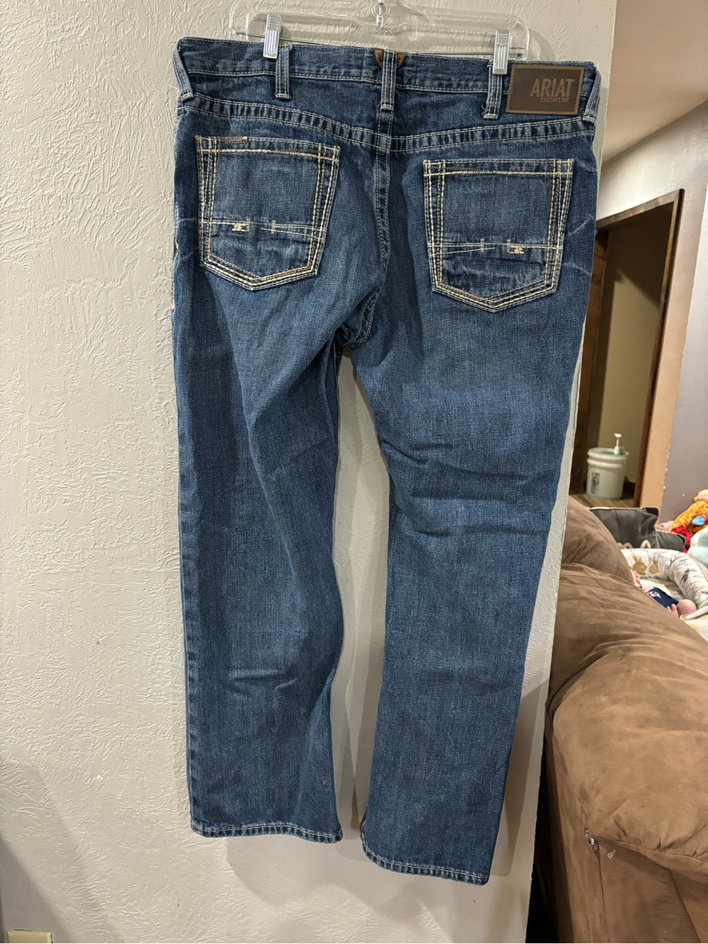 Ariat M4 Relaxed Boot Cut Medium Wash Blue Denim Work Casual Jeans size 38/32 - Picture 5 of 9